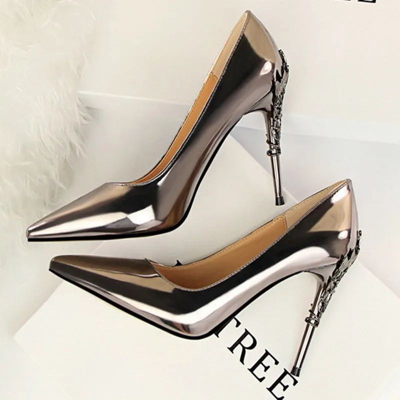 Glossy Leaf Patent Pumps
