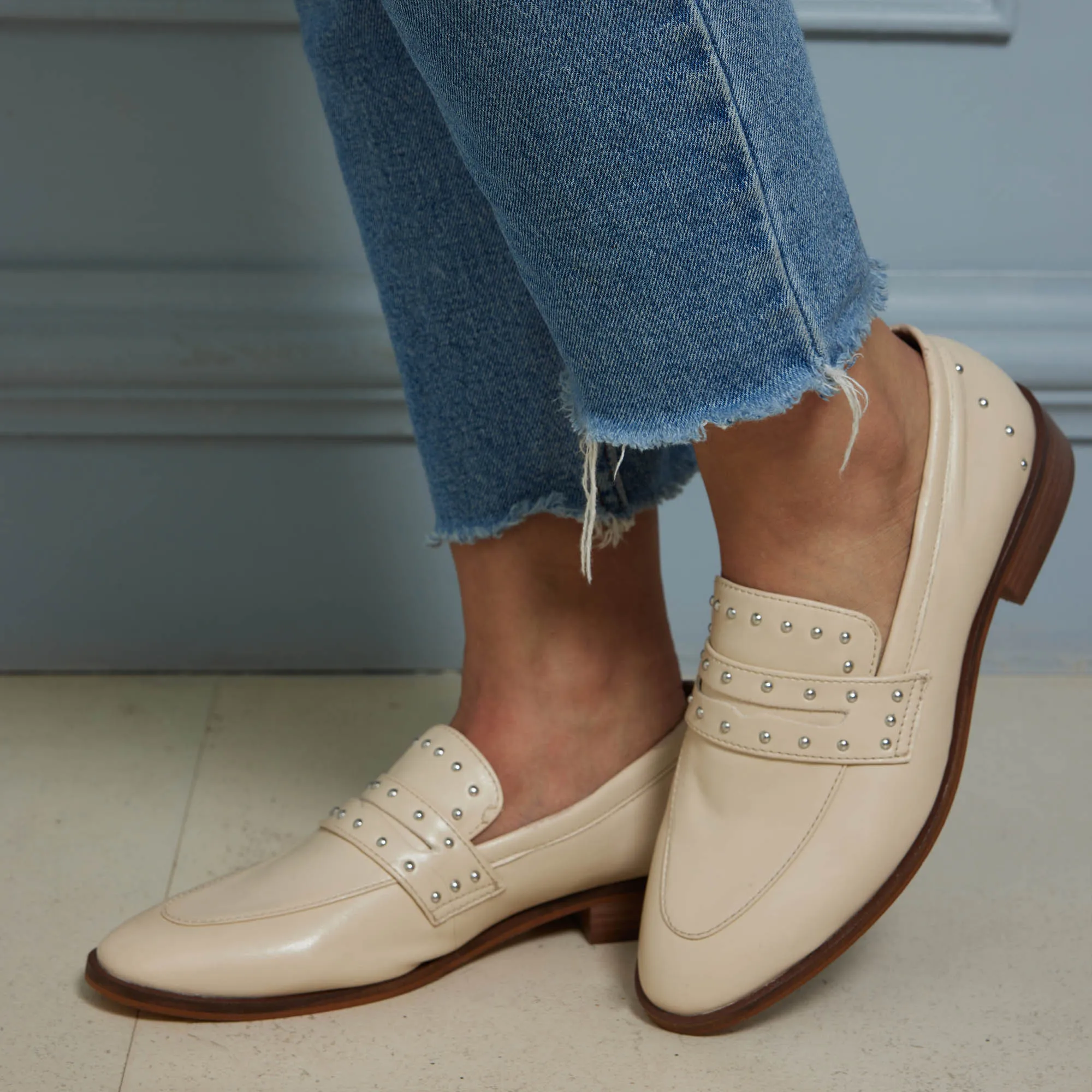 Loafer with Rivets - Cream